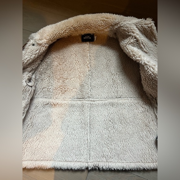 Urban Outfitters Sherpa Button Front Lightweight Coat - Picture 6 of 9